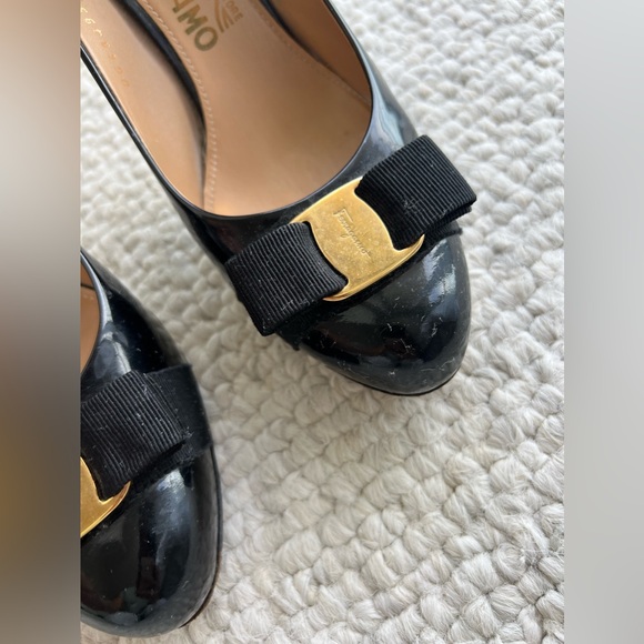 Salvatore Ferragamo Vara Bow Patent Pumps Sz 8.5 - Picture 6 of 12